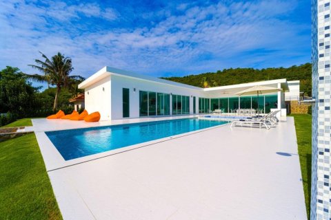 Villa in Cha-am, Thailand 4 bedrooms № 125877 - photo 2