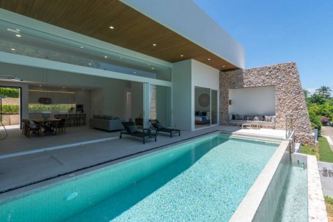 Villa in Surat Thani, Thailand 3 bedrooms № 125876 - photo 1