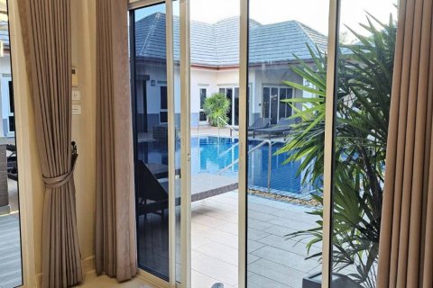 Villa in Pattaya, Thailand 12 bedrooms № 86641 - photo 9
