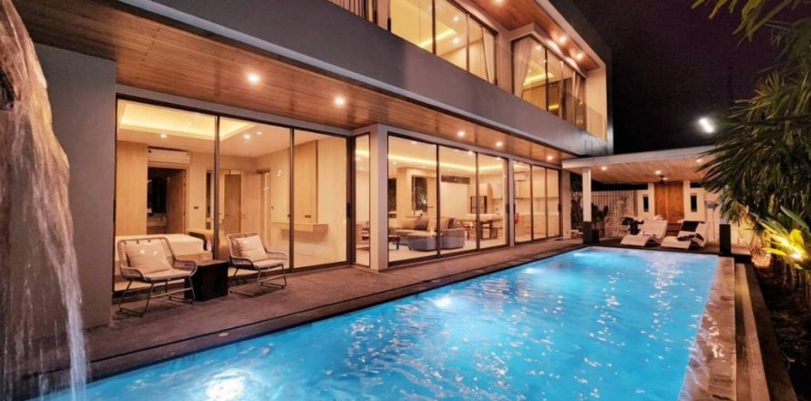 Вилла в Чалонге, Таиланд с 4 спальнями  № 86639