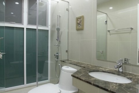 Condo in Bangkok, Thailand, 2 bedrooms № 143684 - photo 4