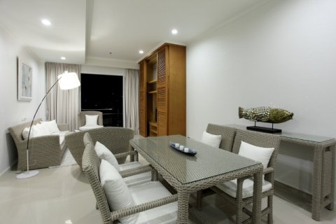 Condo in Bangkok, Thailand, 2 bedrooms № 143684 - photo 2