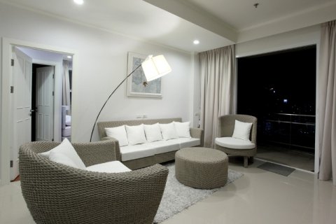 Condo in Bangkok, Thailand, 2 bedrooms № 143684 - photo 1