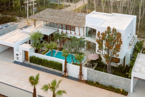 Villa in Phuket, Thailand 4 bedrooms № 107721 - photo 1