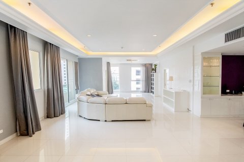 Condo à Watthana, Bangkok, Thaïlande, 4 chambres № 123780 - photo 13