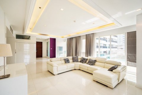 Condo à Watthana, Bangkok, Thaïlande, 4 chambres № 123780 - photo 1