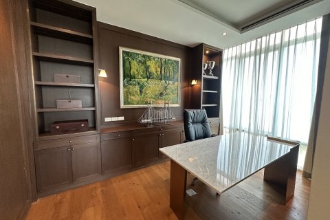 Condo in Bangkok, Thailand, 3 bedrooms  № 142989 - photo 15