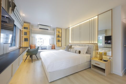 Condo in Bangkok, Thailand, 2 bedrooms  № 142994 - photo 12