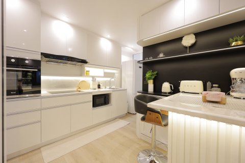 Condo in Bangkok, Thailand, 2 bedrooms  № 142994 - photo 9