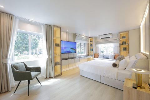 Condo in Bangkok, Thailand, 2 bedrooms  № 142994 - photo 10