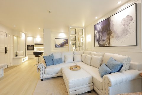 Condo in Bangkok, Thailand, 2 bedrooms  № 142994 - photo 3