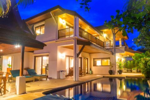 Villa in Ko Samui, Thailand 4 bedrooms № 132757 - photo 1