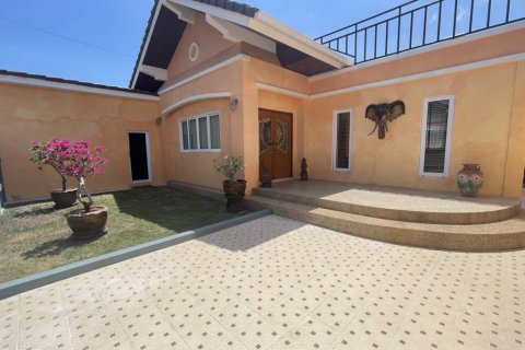 House in Pran Buri, Thailand 2 bedrooms № 124713 - photo 1