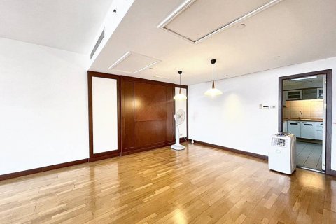 Condo in Bangkok, Thailand, 2 bedrooms № 106868 - photo 6