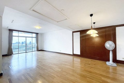 Condo in Bangkok, Thailand, 2 bedrooms № 106868 - photo 5