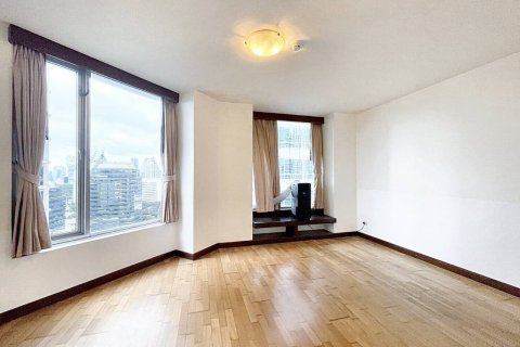 Condo in Bangkok, Thailand, 3 bedrooms № 106871 - photo 2