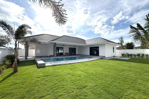 Villa in Hua Hin, Thailand 3 bedrooms № 132498 - photo 1