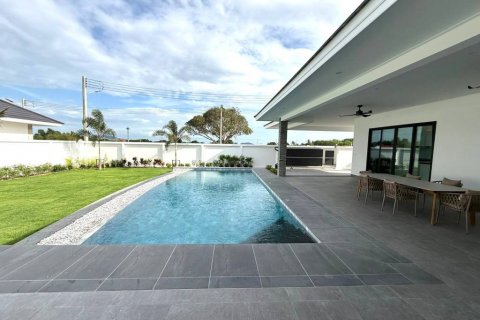 Villa in Hua Hin, Thailand 3 bedrooms № 132498 - photo 2