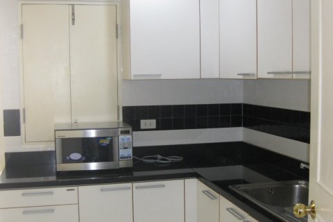 Condo in Bangkok, Thailand, 2 bedrooms  № 143168 - photo 7