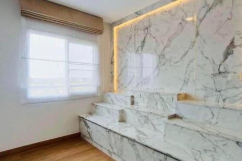 Дом в Бангкоке, Таиланд с 3 спальнями  № 132102 - фото 14