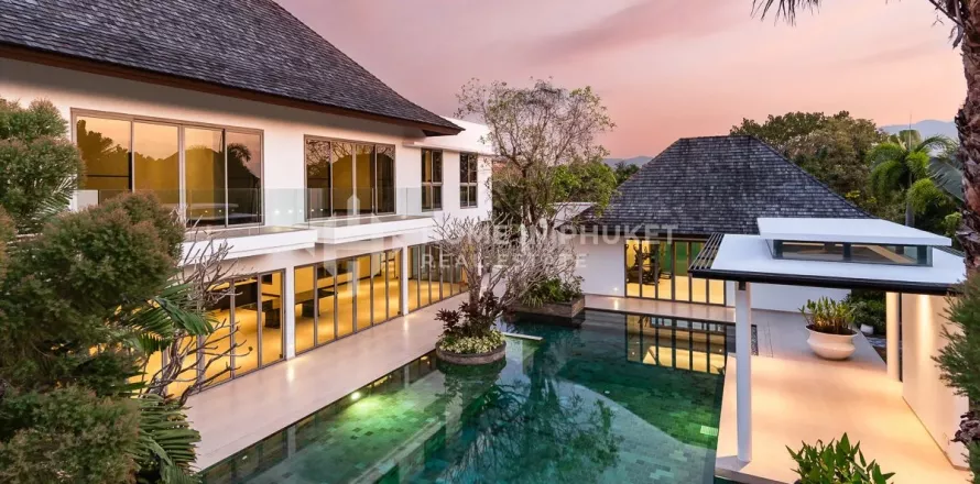 House in Phuket, Thailand 5 bedrooms № 130842