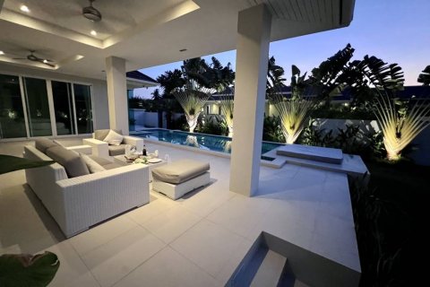 Villa in Hua Hin, Thailand 4 bedrooms № 104221 - photo 7