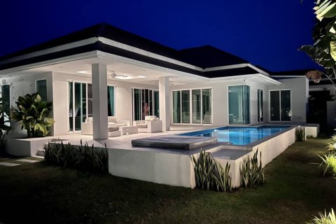 Villa in Hua Hin, Thailand 4 bedrooms № 104221 - photo 2