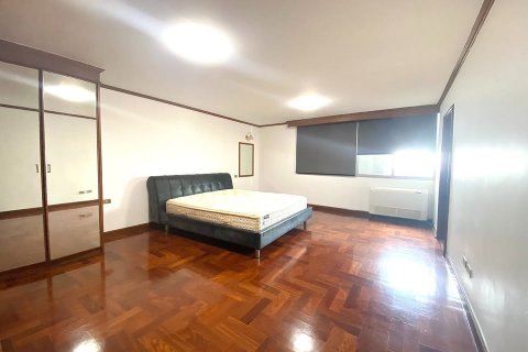 Condo in Watthana, Bangkok, Thailand, 6 bedrooms  № 123986 - photo 12