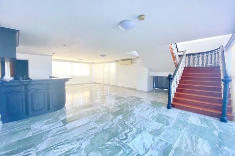 Condo in Watthana, Bangkok, Thailand, 6 bedrooms  № 123986 - photo 4