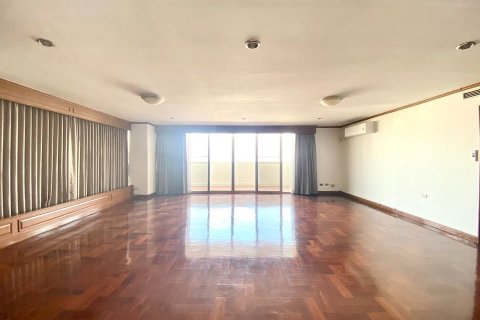 Condo in Watthana, Bangkok, Thailand, 6 bedrooms  № 123986 - photo 18