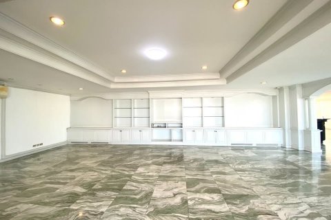 Condo in Watthana, Bangkok, Thailand, 6 bedrooms  № 123986 - photo 1