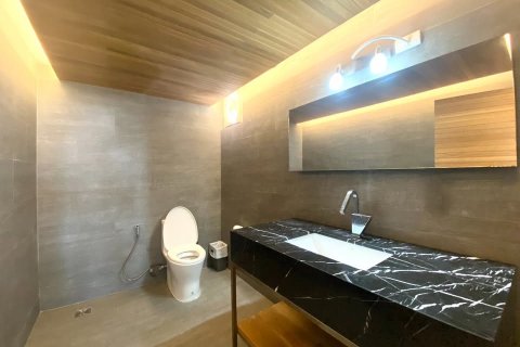 Condo in Watthana, Bangkok, Thailand, 6 bedrooms  № 123986 - photo 17