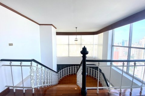 Condo in Watthana, Bangkok, Thailand, 6 bedrooms  № 123986 - photo 14