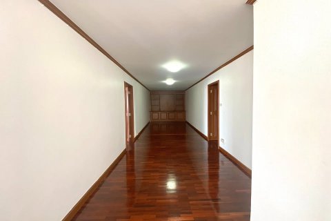 Condo in Watthana, Bangkok, Thailand, 6 bedrooms  № 123986 - photo 5
