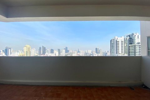 Condo in Watthana, Bangkok, Thailand, 6 bedrooms  № 123986 - photo 6