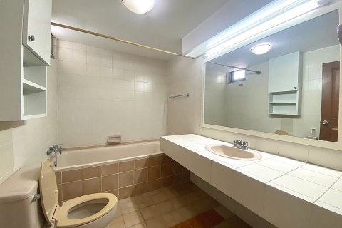 Condo in Watthana, Bangkok, Thailand, 6 bedrooms  № 123986 - photo 20
