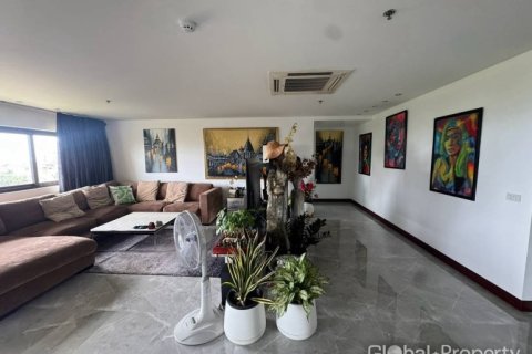 Condo in Pattaya, Thailand, 3 bedrooms  № 132318 - photo 2