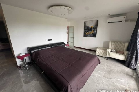 Condo in Pattaya, Thailand, 3 bedrooms  № 132318 - photo 9