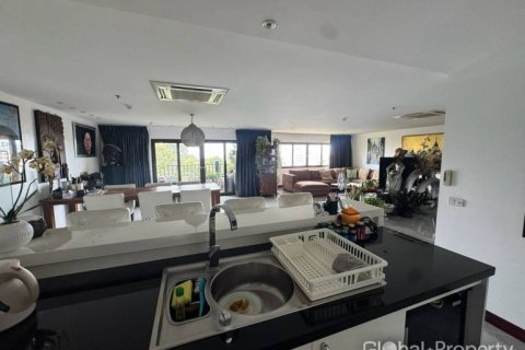 Condo in Pattaya, Thailand, 3 bedrooms  № 132318 - photo 7