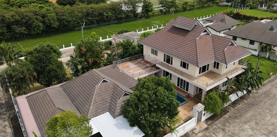 House in Chiang Mai, Thailand 4 bedrooms № 121844