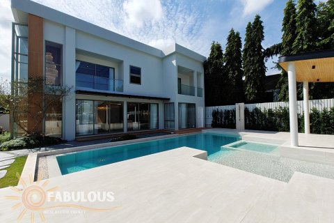 Villa in Kathu, Thailand 4 bedrooms № 124343 - photo 1