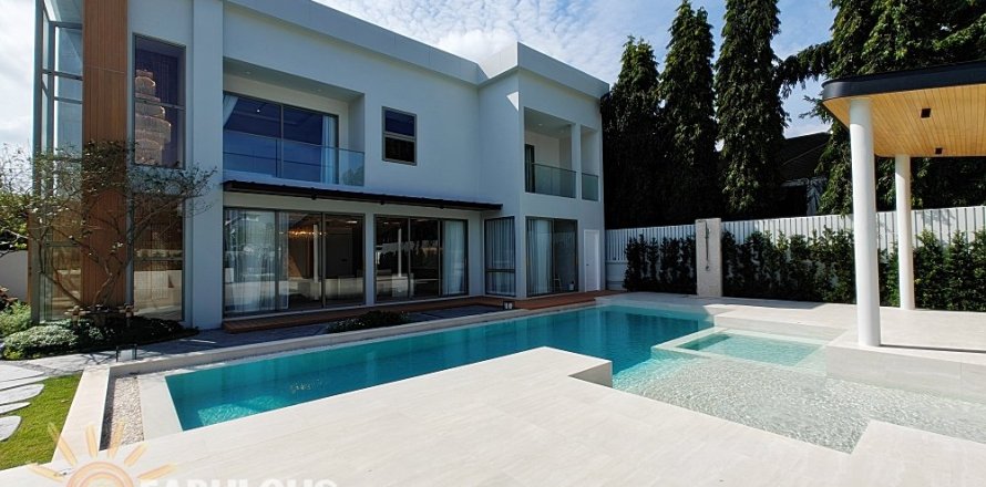 Villa in Kathu, Thailand 4 bedrooms № 124343