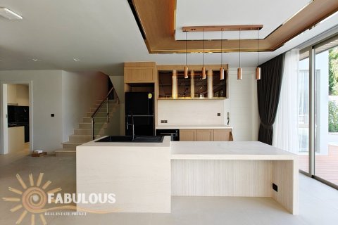 Villa in Kathu, Thailand 4 bedrooms № 124343 - photo 6