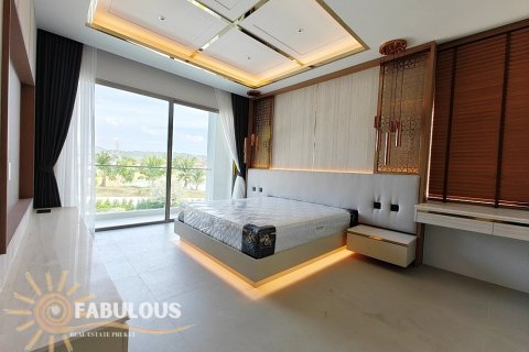 Villa in Kathu, Thailand 4 bedrooms № 124343 - photo 11