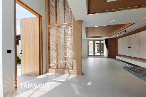 Villa in Kathu, Thailand 4 bedrooms № 124343 - photo 19