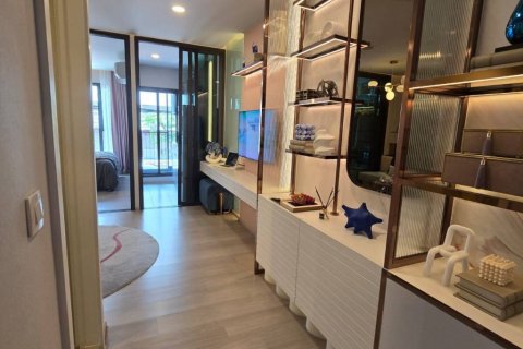 Condo in Khlong Toei, Bangkok, Thailand, 1 bedroom  № 100623 - photo 5