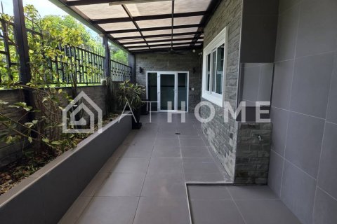 Villa in Pattaya, Thailand 3 bedrooms № 130461 - photo 14