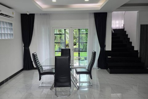 Villa in Pattaya, Thailand 3 bedrooms № 130461 - photo 9