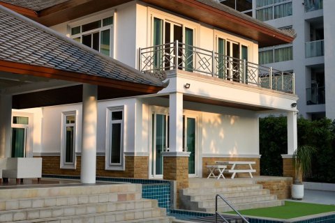Villa in Pattaya, Thailand 5 bedrooms № 130457