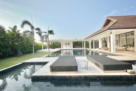 Вилла в Паттайе, Таиланд с 4 спальнями  № 130459 - фото 10